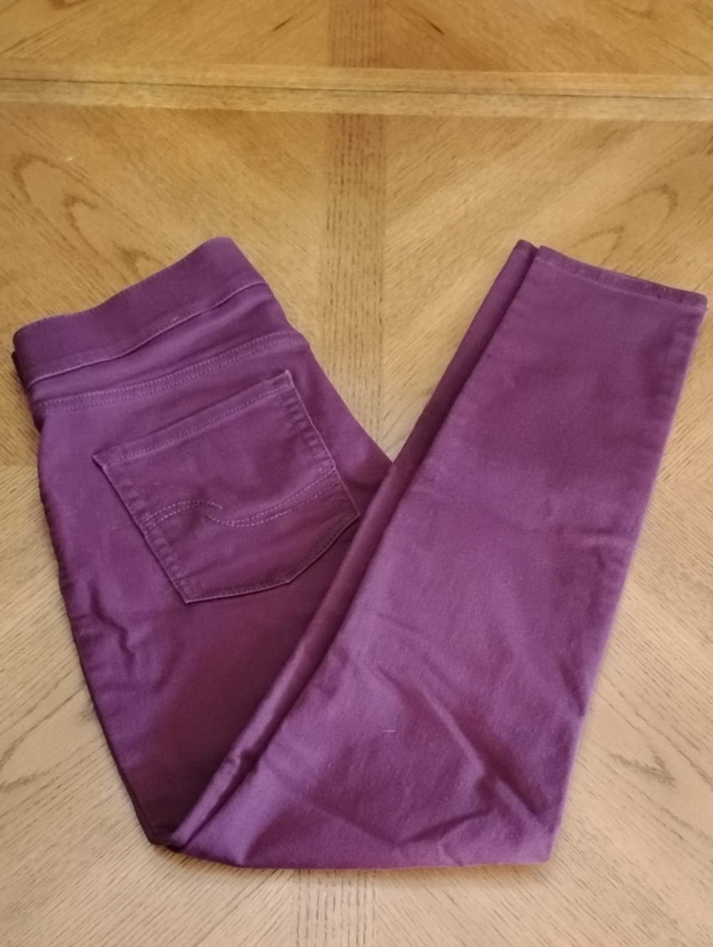 Levi Totally Shaping Pull On Skinny Size 8 Stretch